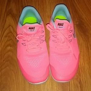 Nike Free Run RN Shoes in Lava Glow Size 7Y